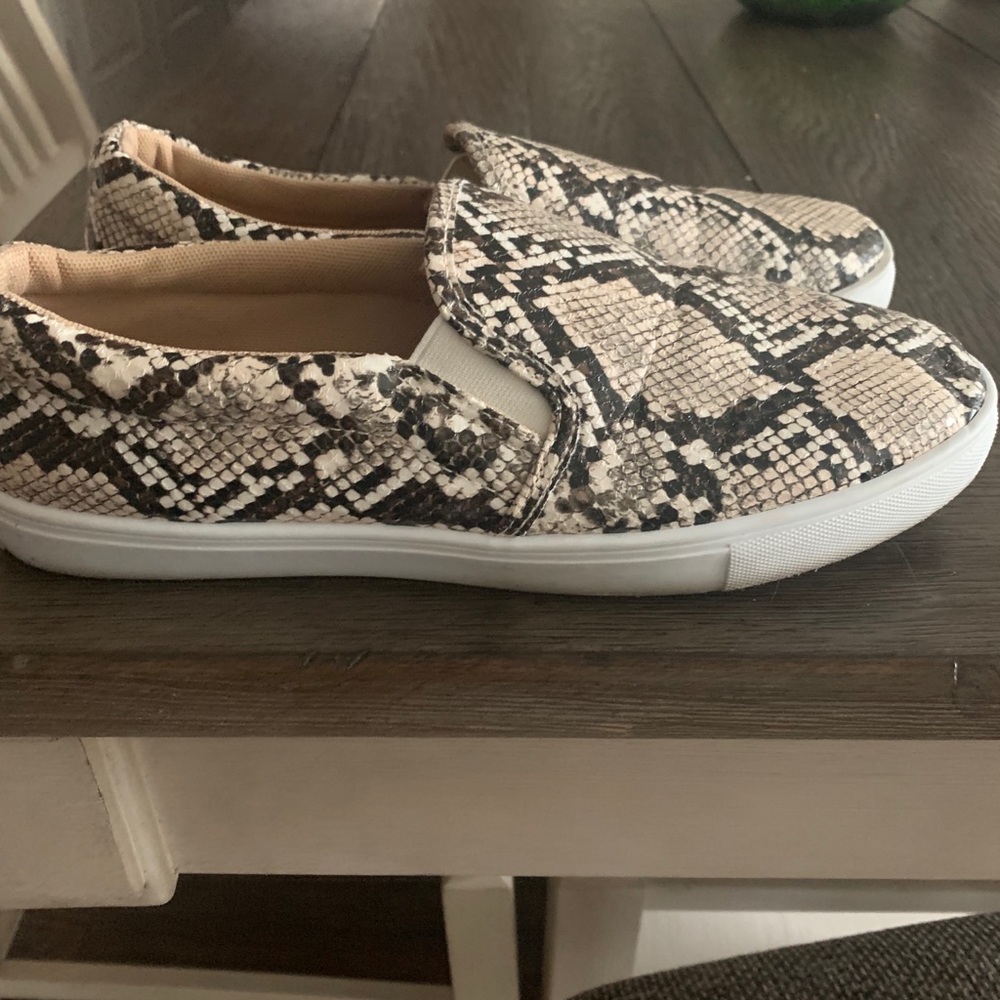 Snake skin tennis shoes
